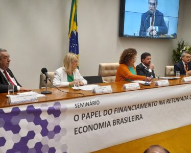 ABDE marca presença em seminário sobre o papel do financiamento na retomada da economia brasileira