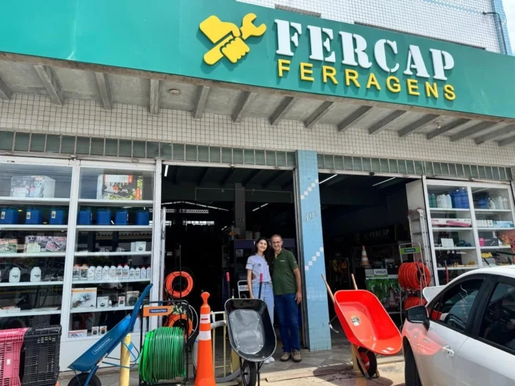 Loja de ferragens de Cuiabá fecha parceria internacional com crédito da linha Empresarial da Desenvolve MT