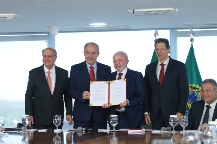 Governo lança linha de R$ 12 bi do BNDES e da Finep para difusão de equipamentos 4.0